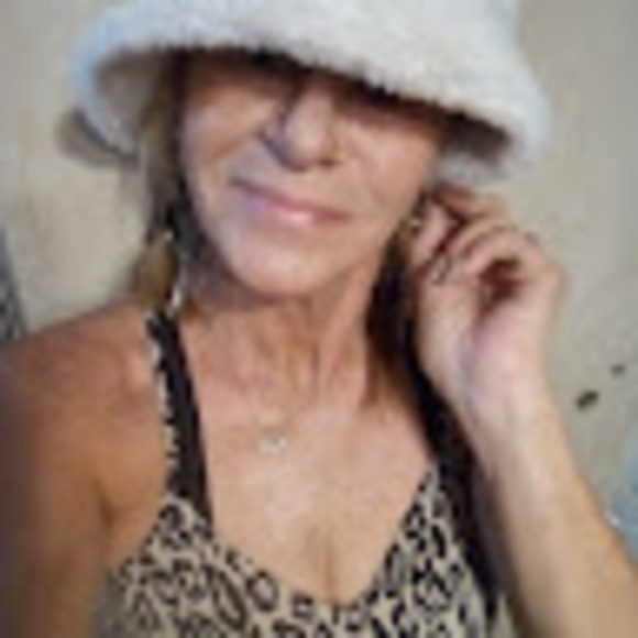 Meet your Posher, Michelle - Picture 1 of 1